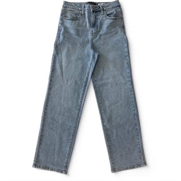 BCBGeneration Womens Size 1/25 Skater‎ Straight MediumWash Distressed Jeans - Picture 1 of 4